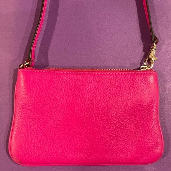 Michael Kors Pebbled Leather
Pink Fulton wristlet - Picture 4 of 7